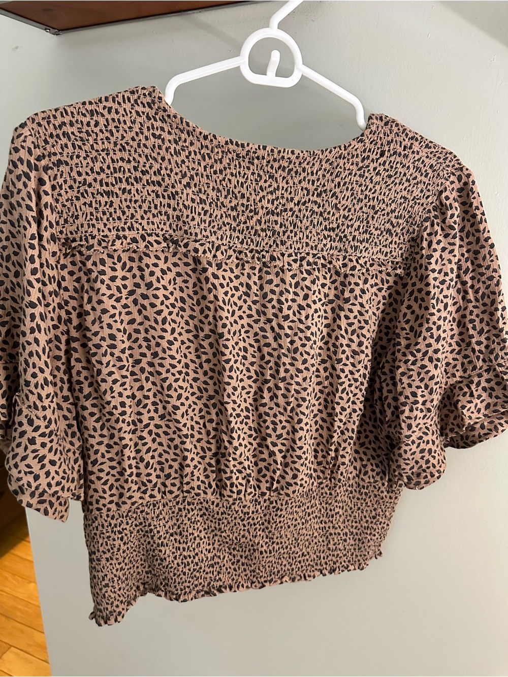 Abercrombie & Fitch Brown Leopard Print Smocked V-Neck Top - Picture 3 of 3